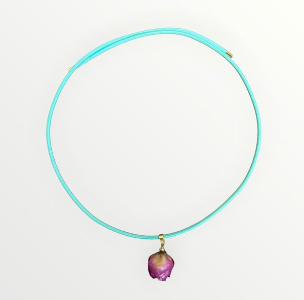 Collana magnetic con charm rosa essiccata fuxia cordino vari colori