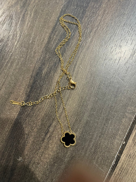 Collana  fiorellino  vari colori fiore variante media piccola
