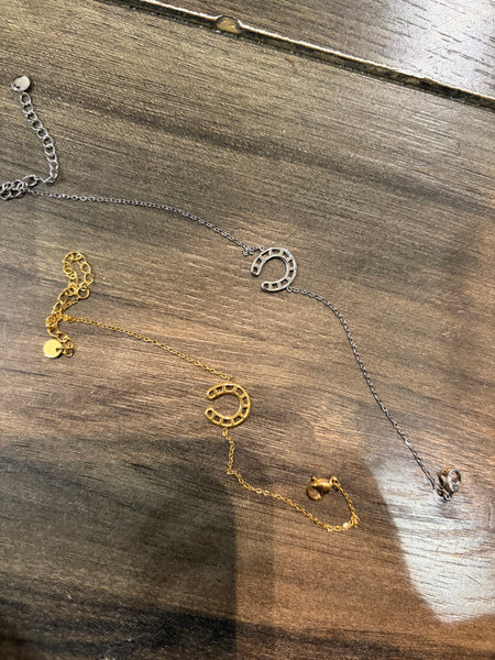 Bracciale con ferro di cavallo due varianti colore