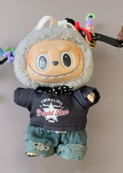 completo jeans  e tshirt più collarino con borchie e stellina  per Labubu