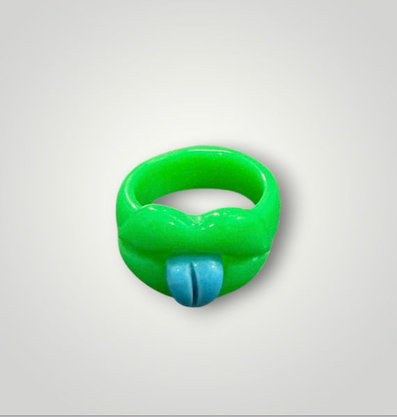 Anello kiss linguaccia resina l’anello sceglie dove andare vari colori