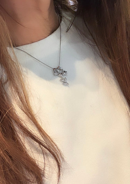 Collana multi charms rosa della rinascita sole e punti luce due   varianti colore