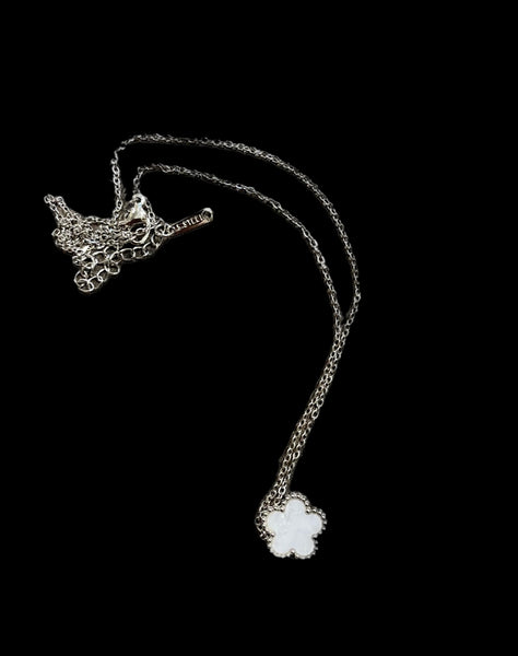 Collana  fiorellino  vari colori fiore variante media piccola