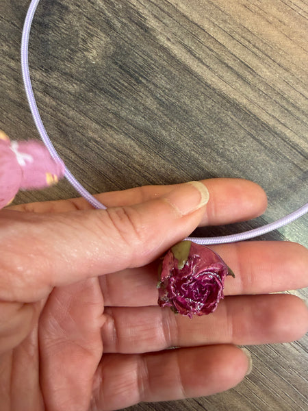 Collana magnetic con charm rosa essiccata rosa  cordino vari colori