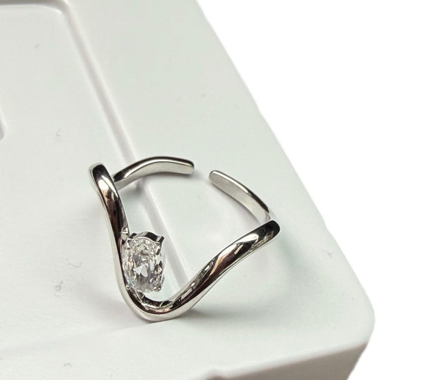 Mini anello Angela punto luce V due varianti colore