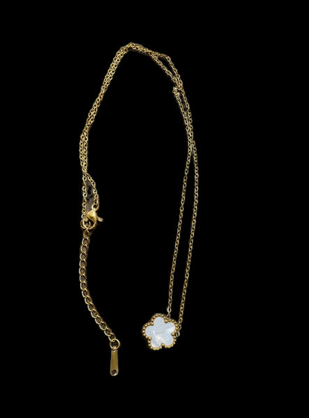 Collana  fiorellino  vari colori fiore variante media piccola