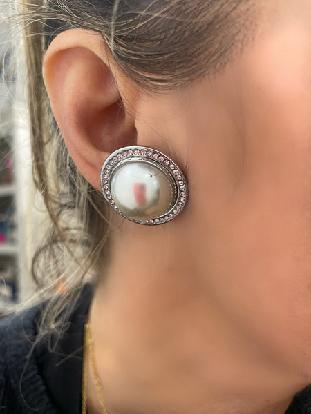 Coppia orecchini rotondo con perla  e crystal due varianti colore