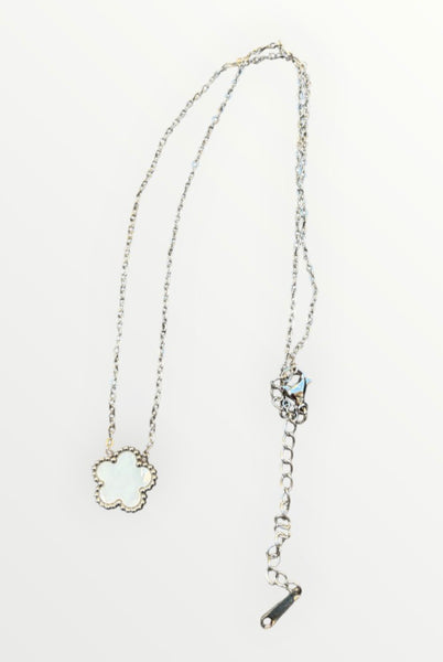 Collana  fiorellino  vari colori fiore variante media piccola