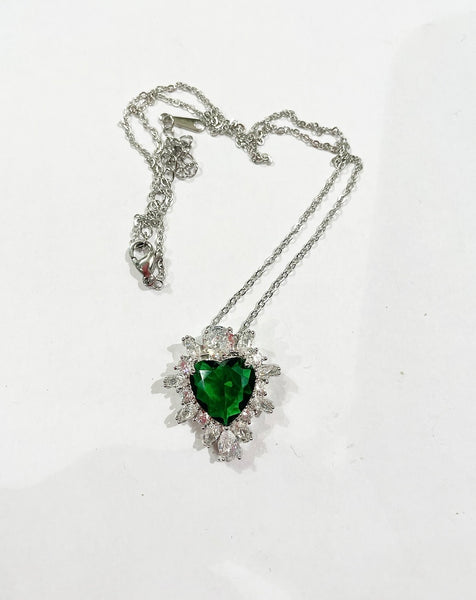 Collana cuore punto luce verde due varianti colore