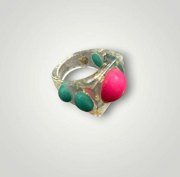 Anello resina borchie colorate l’anello sceglie dove andare vari colori