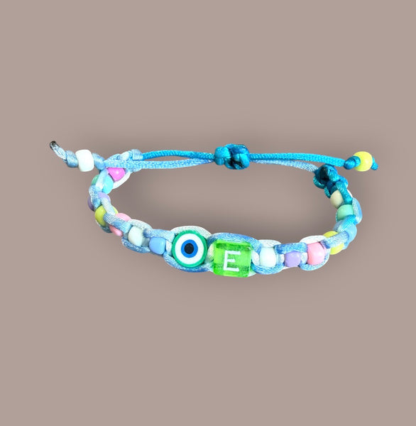 Bracciale con dadino iniziale vari colori e lettere