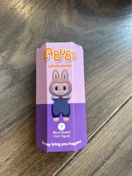 Labubu applique adesiva