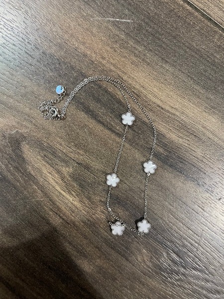 Collana  fiorellini  vari colori fiore variante piccina