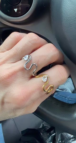 Anello Adele   punto luce ondulato due varianti colore