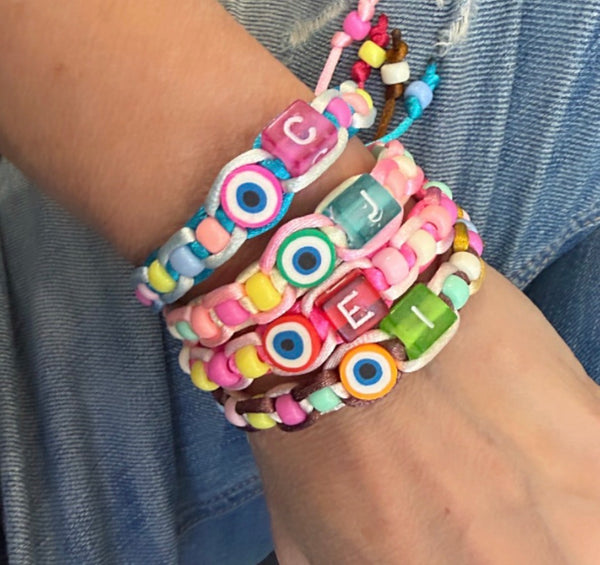 Bracciale con dadino iniziale vari colori e lettere