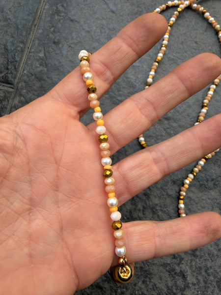 Collana Chinitos  de La Buena  Suerte beige champagne burro oro perla