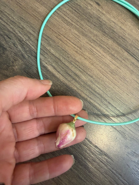 Collana magnetic con charm rosa essiccata rosa  cordino vari colori