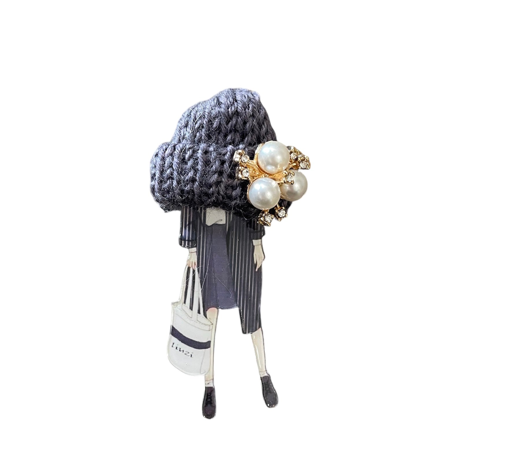 Spilla con modella e cappellino in
lana grigio con perle