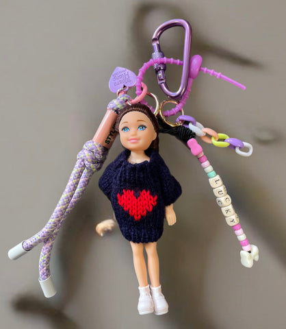 Pimp your Bag Keychain charms per borsa e portachiavi Keychain charms Barbie Shelly capelli castani abitìni nero cuore rosso