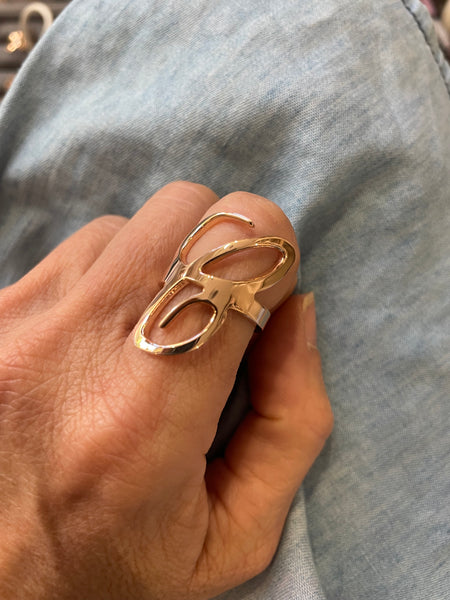 Anello regolabile lettera So Glamour due varianti colore