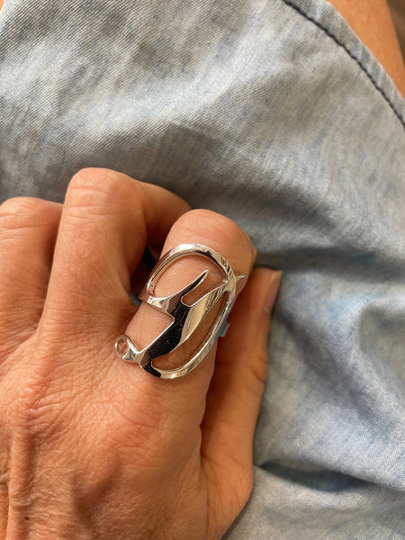 Anello regolabile lettera So Glamour due varianti colore