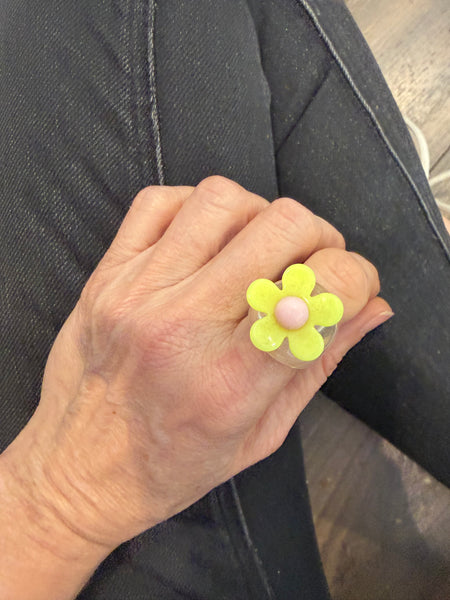 Anello resina trasparente con fiore l’anello sceglie dove andare vari colori