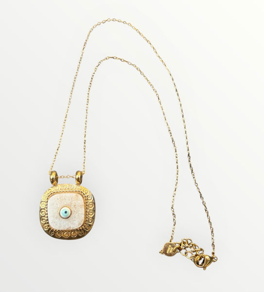 Collana medaglione con occhio burro