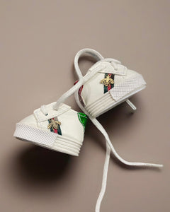 Scarpine in pelle bianche  con ape  per  Labubu