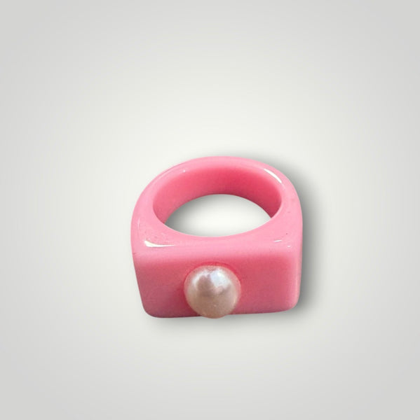 Anello resina una perla   sceglie dove andare
