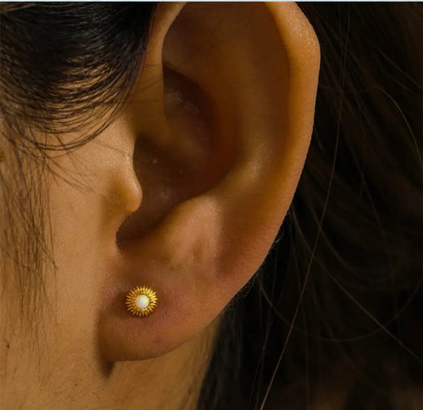 Mono orecchino piercing girasole con perla argento 925