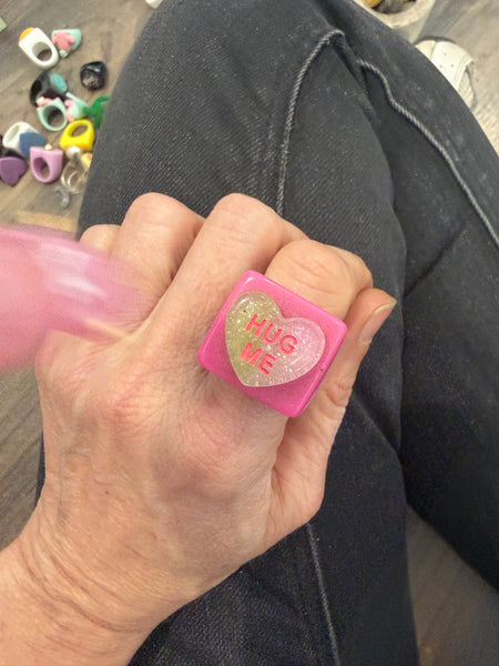 Anello resina cuore hug me l’anello sceglie dove andare