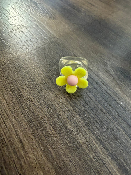 Anello resina trasparente con fiore l’anello sceglie dove andare vari colori