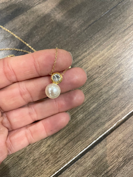 Collana perla e punto luce