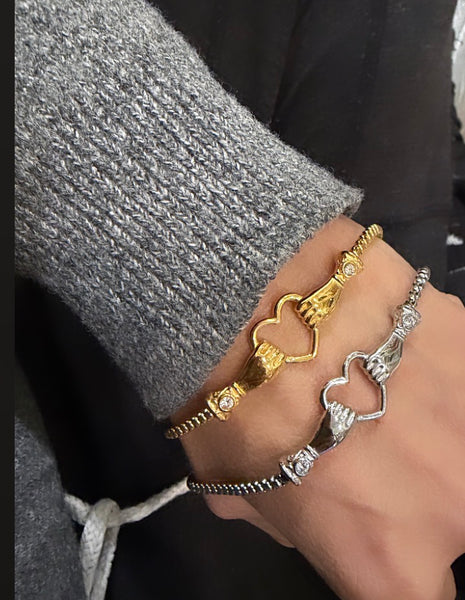 Bracciale Cuore con mani crystal  spesso due varianti colore