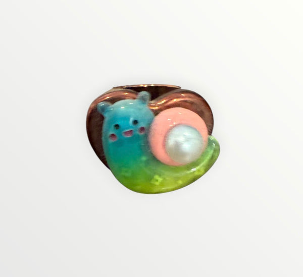 Anello resina metallizzata vari colori  lumachina con perla vari colori