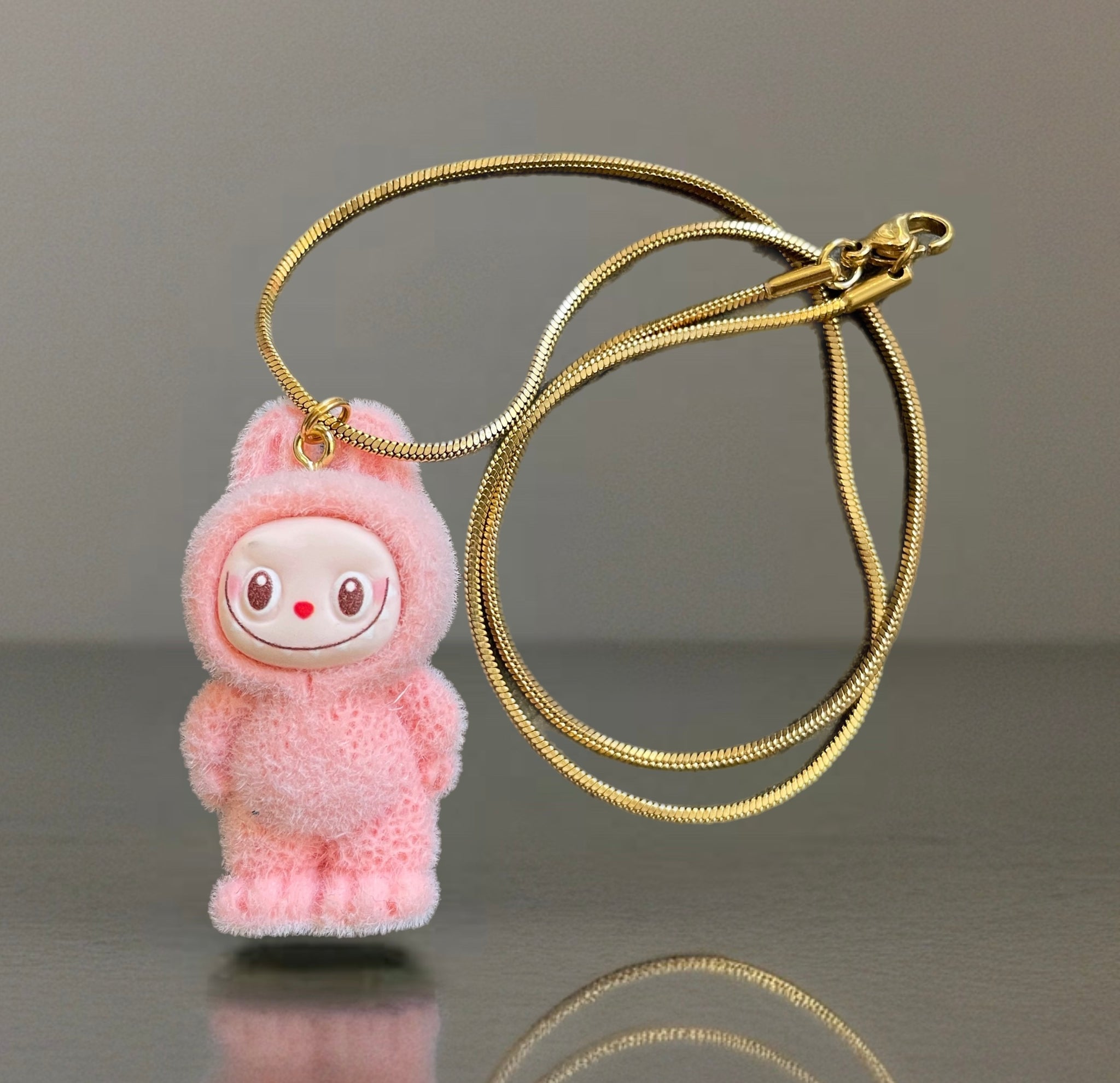 Collana Labubu in piedi vari colori due lunghezze catenina