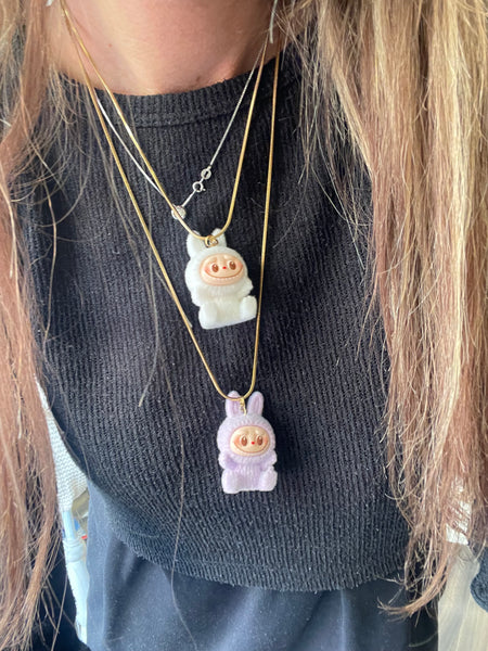 Collana Labubu seduto vari colori due lunghezze catenina