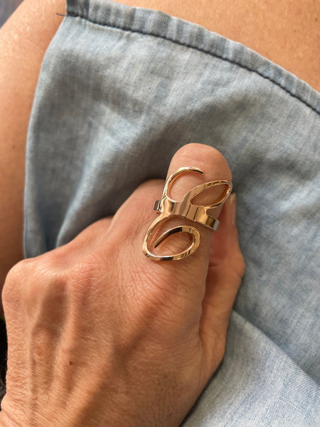 Anello regolabile lettera So Glamour due varianti colore