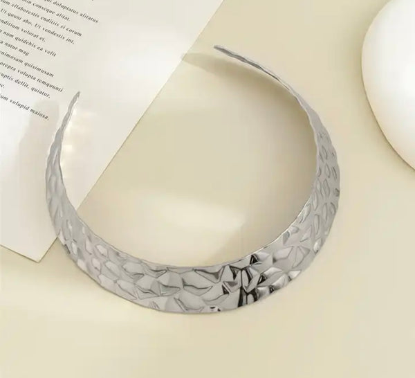 Collana delle Dee rigida lavorata Demetra due varianti colore