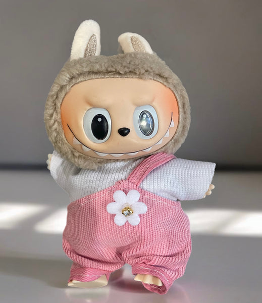 Salopette monospalla rosa con fiore   e t-shirt bianca abitìno completo per Labubu