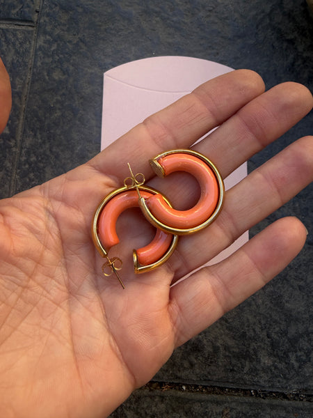 Coppia orecchini  botteguccia 2,5 cm resina dettagli