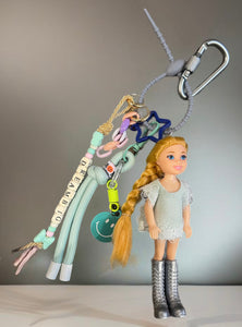 Pimp your Bag Keychain charms
per borsa e portachiavi Barbie
Shelly capelli biondi con abitìno verde acqua