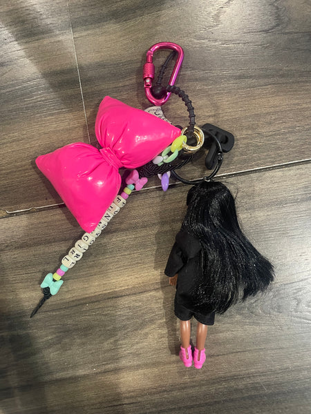 Pimp your Bag Keychain charms
per borsa e portachiavi Barbie
Shelly capelli neri con felpa nera