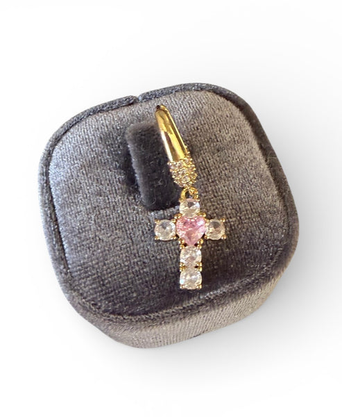 Mono orecchino croce crystal con cuore due varianti colore