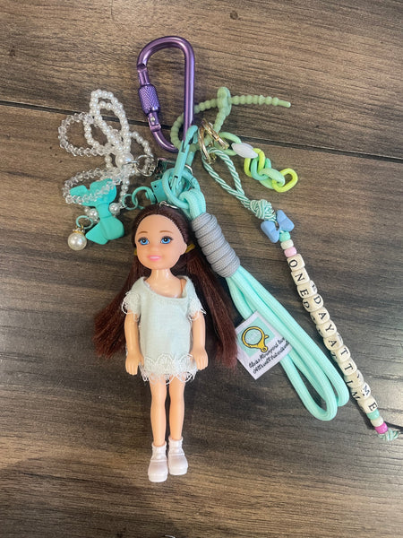 Pimp your Bag charms per borsa e
portachiavi Keychain Barbie Shelly
capelli castani vestitino verde acqua