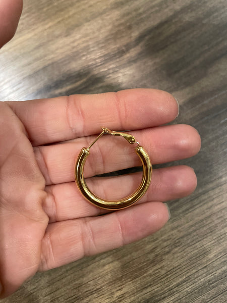 Coppia orecchini cerchio 30 mm con perno a monachina due varianti colore