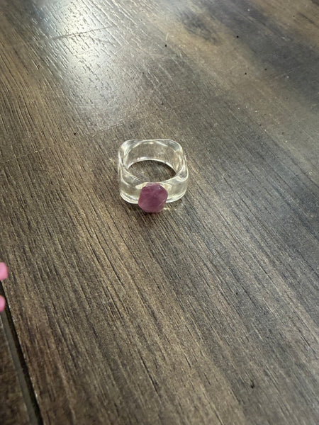 Anello resina fascia quadrata con pietra  l’anello sceglie dove andare vari colori