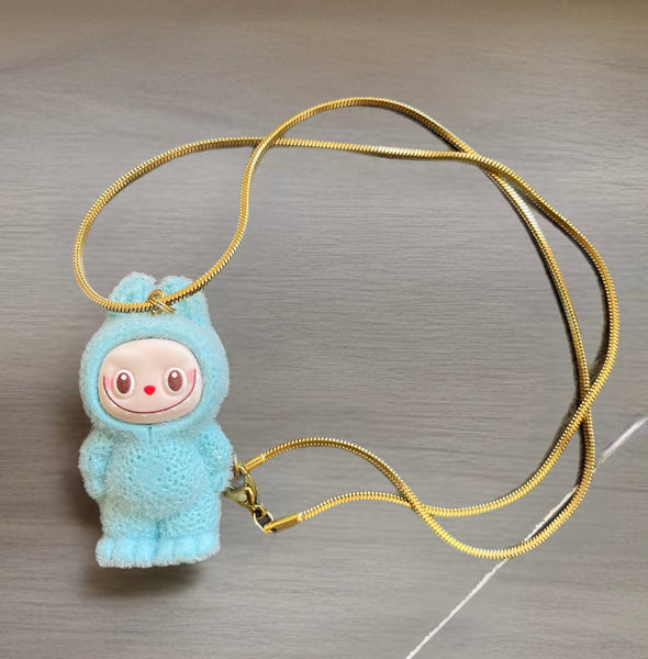 Collana Labubu in piedi vari colori due lunghezze catenina