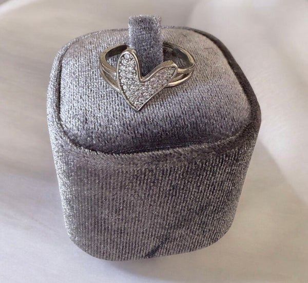 Anello cuore punta