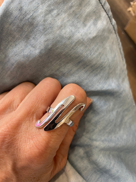 Anello regolabile lettera So Glamour due varianti colore